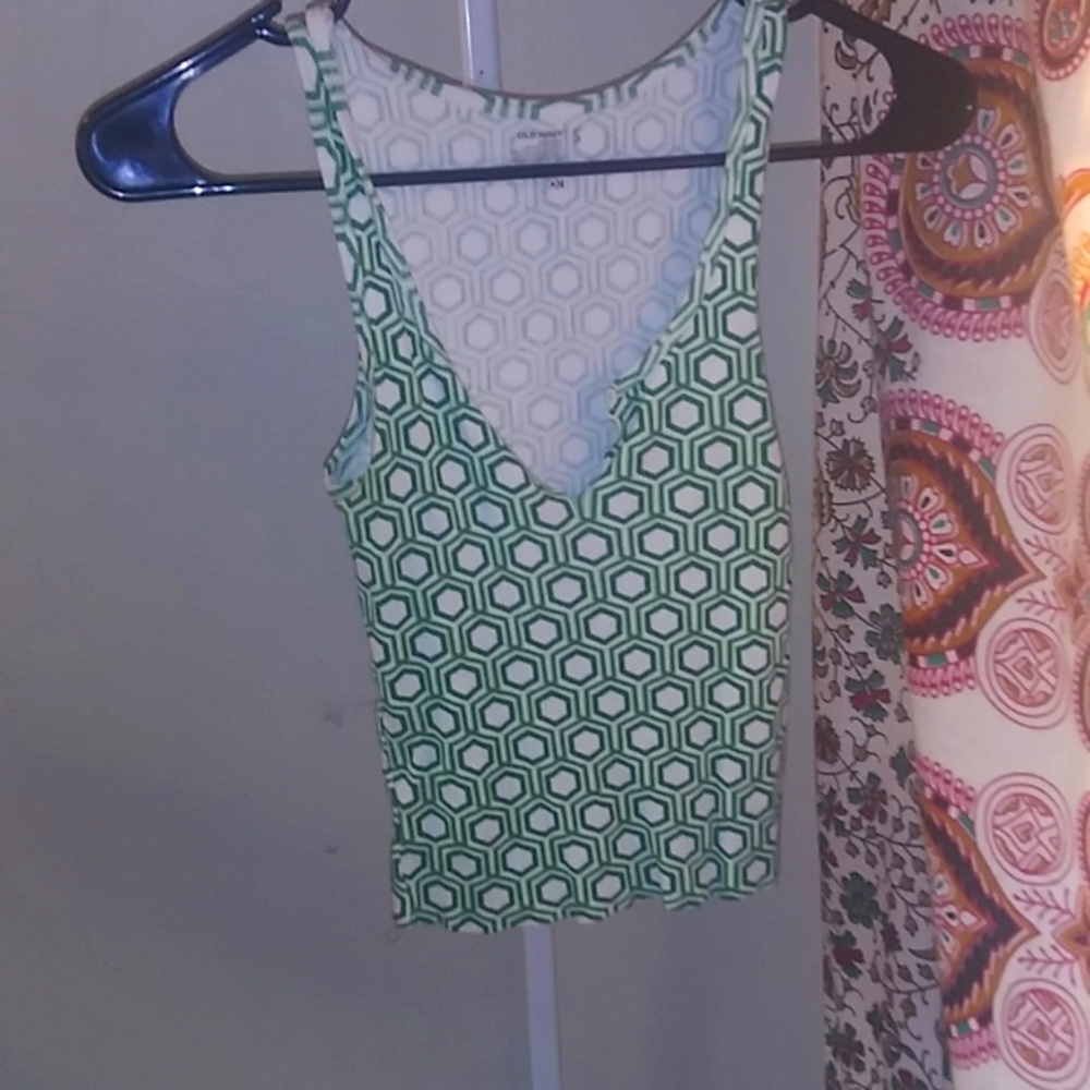 Size s V cut crop top